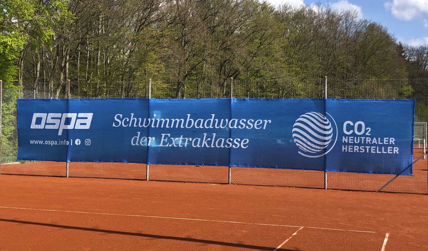 Klassische Tennisblende Hellblau mit Weißruck