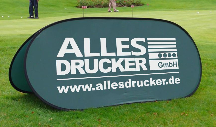 Pop Out Banner auf einem Golfplatz